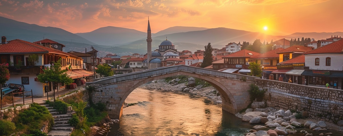 Albansk språk: gamlebyen i Prizren i Kosovo, der albansk er hverdagsspråket